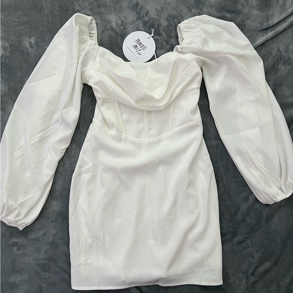 Lillie long sleeve mini dress white. Never worn. Size US 2. - Picture 1 of 1